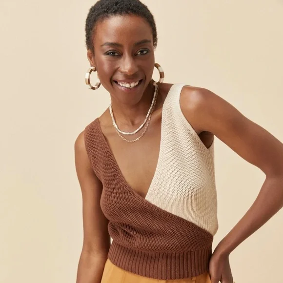 NWT Francesca’s Madilyn Colorblock Surplice Sweater Tank - Picture 1 of 7